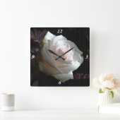 Die weiße Rose - Quadratische Wanduhr (Zuhause)