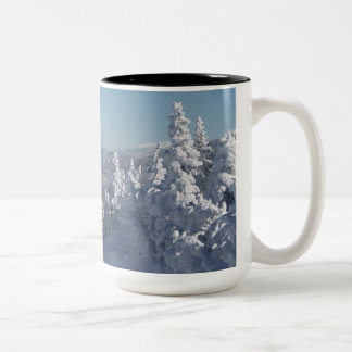 die weißen Berge von New Hampshire Zweifarbige Tasse