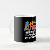 Die Welt anders als das Bewusstsein für Autismus Kaffeetasse (Vorderseite Links)