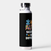 Die Welt anders als das Bewusstsein für Autismus Trinkflasche (Rechts)