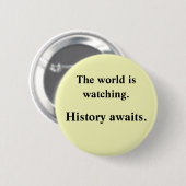 Die Welt passt auf Button (Vorne & Hinten)