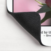 Die Welt wird von den Freiwilligen umarmt Mousepad (Ecke)