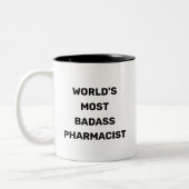 Die weltgrößte Badass-Apotheker-Tasse Zweifarbige Tasse (Links)