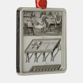 Die Werkstatt und die Werkzeuge eines Ornament Aus Metall (Rechts)