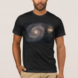 Die Whirlpool-Galaxie M51 und Begleiter im Weltrau T-Shirt