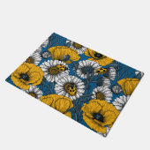 Die Wiese in Gelb und Blau Fußmatte (Schrägansicht)