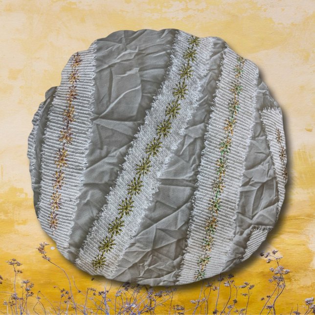 Die Wildblumen sind einfach, beige, beige, beige,  Rundes Kissen (Von Creator hochgeladen)