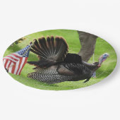 Die wilde Türkei mit amerikanischer Flagge Pappteller (Schrägansicht)