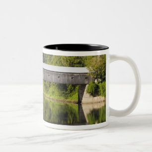 Die Windsor-Cornish Covered Bridge überspannt den Zweifarbige Tasse