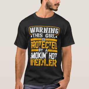 Die Witzwarnung dieses Mädchens wird durch eine Sm T-Shirt