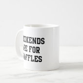 Die Wochenenden sind für Waffeln Kaffeetasse (Vorderseite Links)