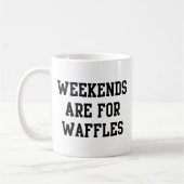 Die Wochenenden sind für Waffeln Kaffeetasse (Links)