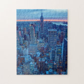 Die Wolkenkratzer von Manhattan werden beleuchtet Puzzle (Vertikal)