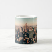 Die Wolkenkratzer von New York City überblicken di Kaffeetasse (Mittel)
