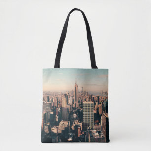 Die Wolkenkratzer von New York City überblicken di Tasche