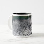 Die wolkigen Straßen im Golf von Mexiko Zweifarbige Tasse (Vorderseite Links)