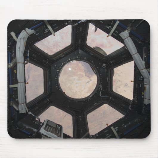 Die Wüste der Sahara, die durch die Fenster sichtb Mousepad (Vorne)