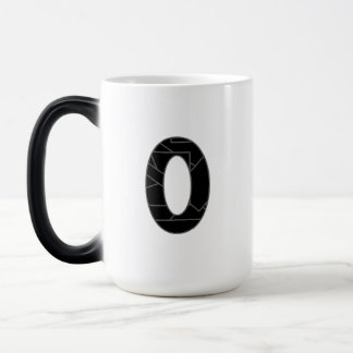 Die Zahl Null (0) in schwarz Verwandlungstasse