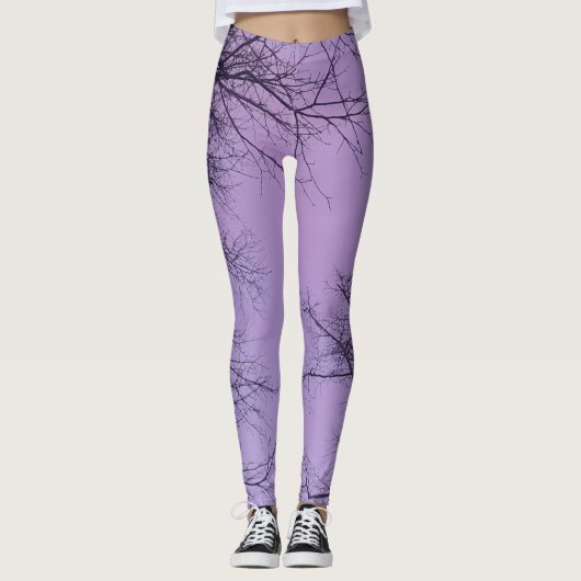 Die zarte Winterkulisse: Lilac Canopy Leggings (Vorderseite)