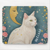 Die zauberhafte weiße Katze mit grünen Augen Mousepad (Vorne)