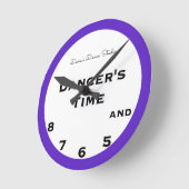 Die Zeit 5, 6, 7 und 8 des Tänzers Lila Runde Wanduhr (Winkel)