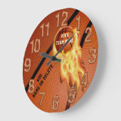 Die Zimmer sind hell und freundlich eingerichtet. Große Wanduhr (Winkel)