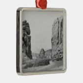 Die Zugangs-und Pikes Spitze Silbernes Ornament (Rechts)