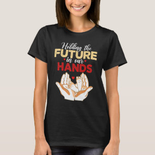 Die Zukunft in Ihren Händen halten Midwifery T-Shirt