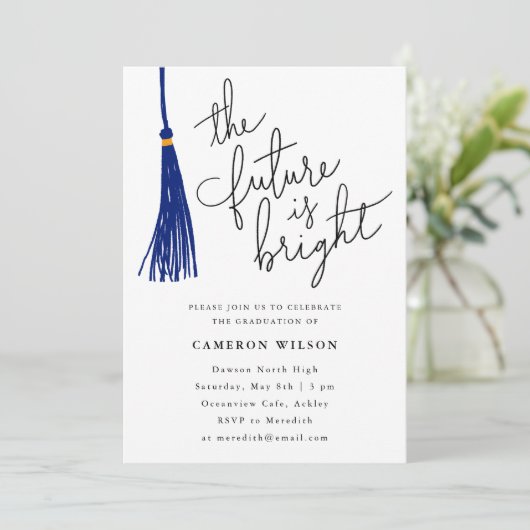 Die Zukunft ist das Foto einer hellblauen Graduier Einladung (Stehend Vorderseite)