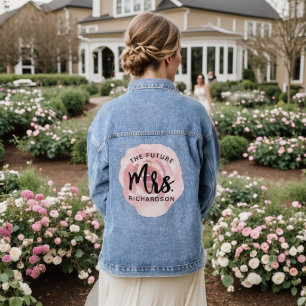 Die zukünftige Mrs. Name mit rosa Wasserfarben-Blu Jeansjacke