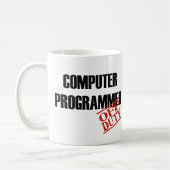 Dienstfreier Computerprogrammierer Kaffeetasse (Links)