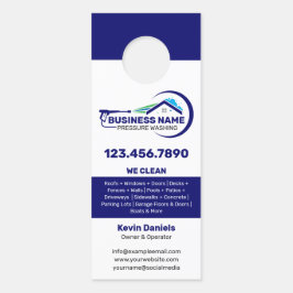 Dienstleistungen der Reinigung mit weißem und blau Türanhänger