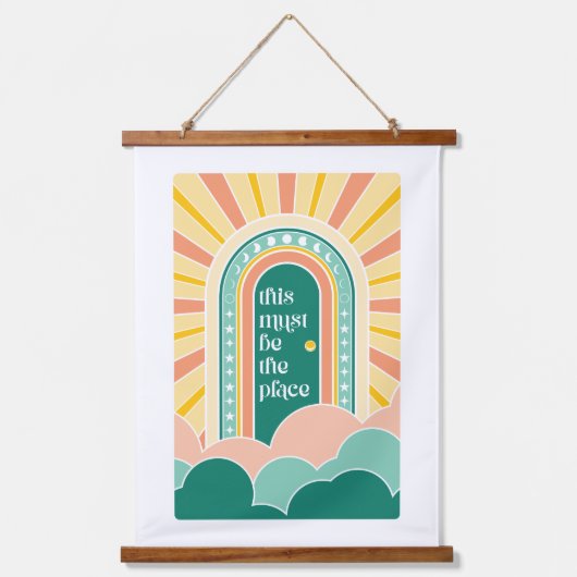 dies muss der Ort der Retrotür sein Wandteppich Mit Holzrahmen (Vorderseite)
