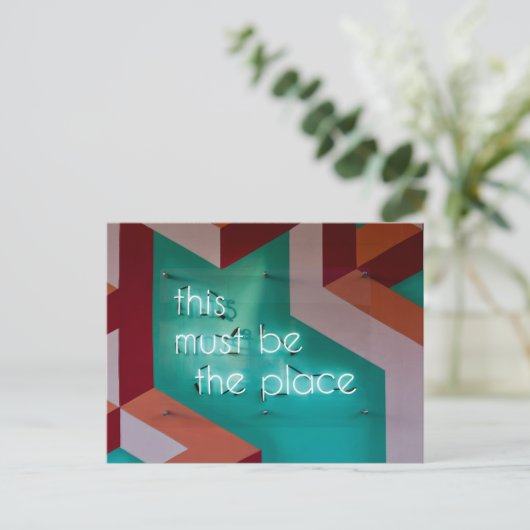 "DIES MUSS DER ORT SEIN" LICHTZEICHEN POSTKARTE (Stehend Vorderseite)