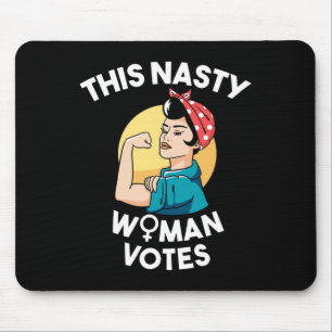 Diese fiese Frau wählt feministisch für Biden und Mousepad