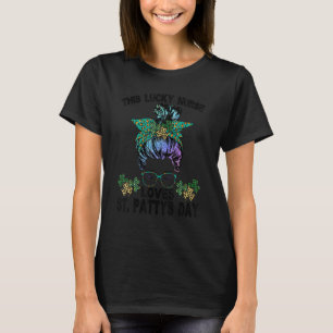 Diese Glückliche Krankenschwester Liebt St. Patric T-Shirt