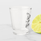 Diese Hexe bekommt scharfe Schuss-Gläser Schnapsglas (Links)