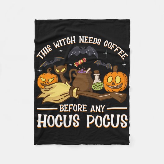 Diese Hexe braucht Kaffee vor einem Hokus Fleecedecke (Vorderseite)