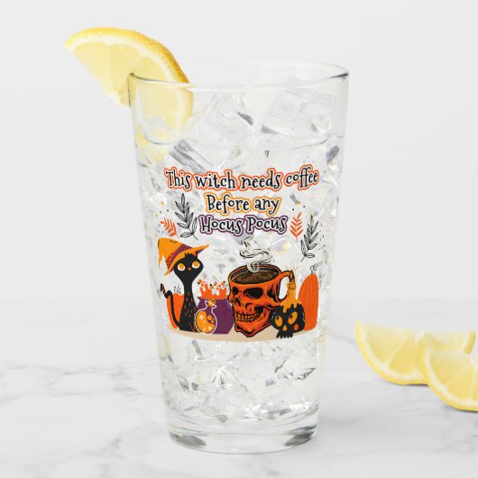 Diese Hexe braucht Kaffee vor einem Hokus Glas (Vorderseite Ice)