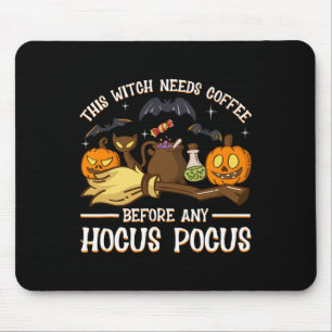 Diese Hexe braucht Kaffee vor einem Hokus Mousepad