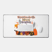 Diese Hexe braucht Kaffee vor einem Hokus Schreibtischunterlage (Tastatur & Maus)