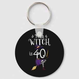 Diese Hexe ist 40 Halloween-Hexe Schlüsselanhänger