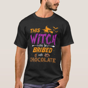 Diese Hexe kann mit Schokolade im Obergeschoss bes T-Shirt