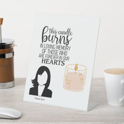Diese Kerze brennt in einem liebenden Erinnerungss Sockelschild (In SItu)