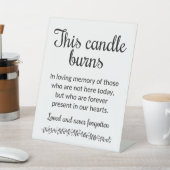 Diese Kerze bröckelt die Schwarze-Script-Gedenkfei Sockelschild (In SItu)