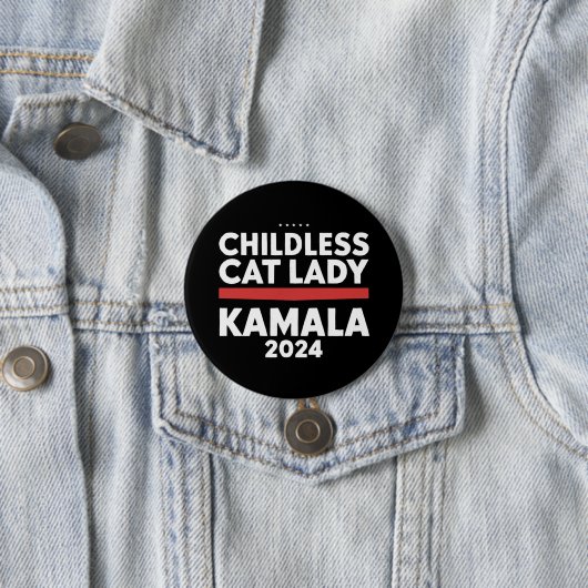 Diese kinderlose Katze-Lady wählt Kamala 2024 Button (Beispiel)