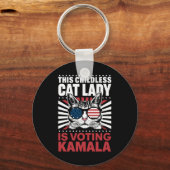 Diese kinderlose Katze-Lady wählt Kamala 2024 Schlüsselanhänger (Vorderseite)