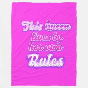 Diese Königin befolgt nie die Regeln pink Fleecedecke