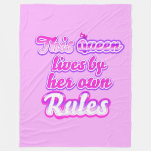 Diese Königin befolgt nie die Regeln pink Fleecedecke
