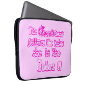 Diese Königin folgt nie den Regeln der Elektronik- Laptopschutzhülle (Vorne Rechts)